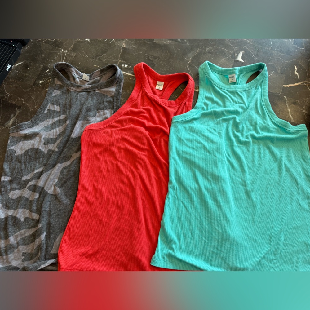 Old Navy Active Tanks